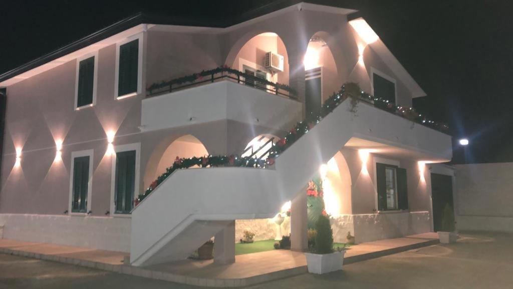 פיאצה ארמרינה B&B Villa Antonella מראה חיצוני תמונה